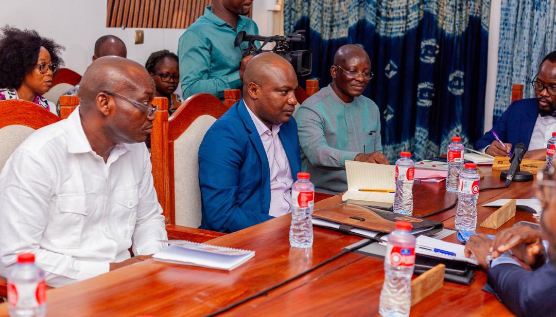 Visite du Ministre des Petites et Moyennes Entreprises et de la Promotion de l’Emploi au Fonds de Développement de l’Artisanat